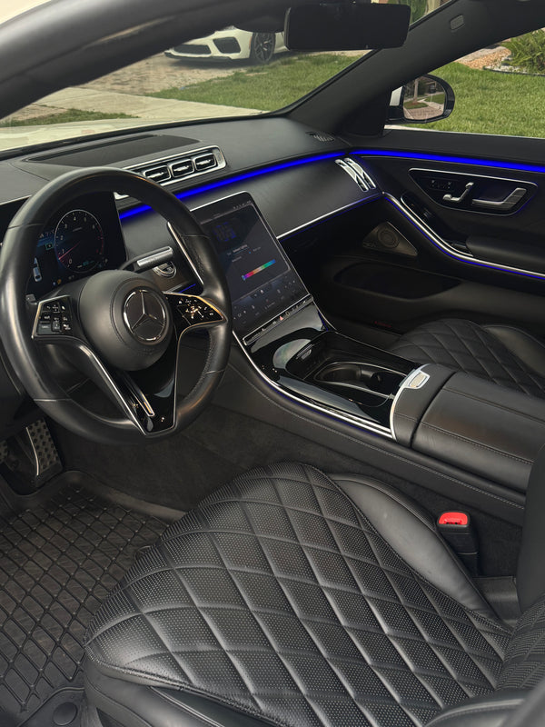 2022 Mercedes S580 two tone - interior - black mercedes s580