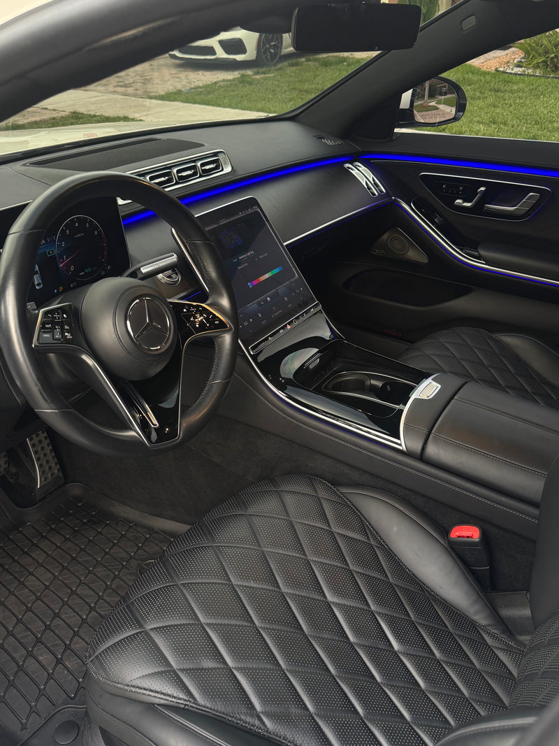 2022 Mercedes S580 two tone - interior - black mercedes s580