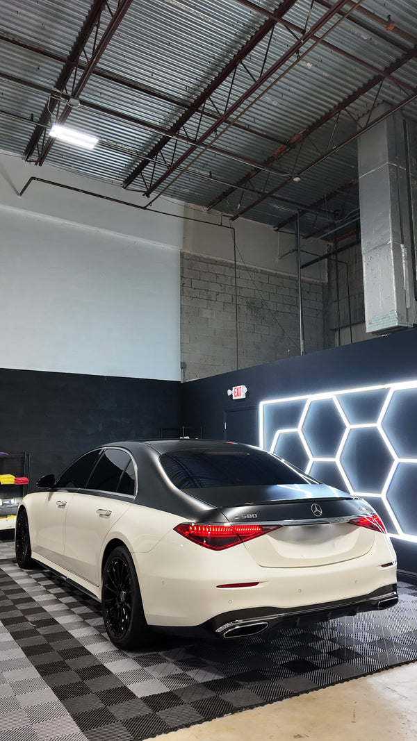2022 Mercedes S580 two tone - three quarter rear - white mercedes s580