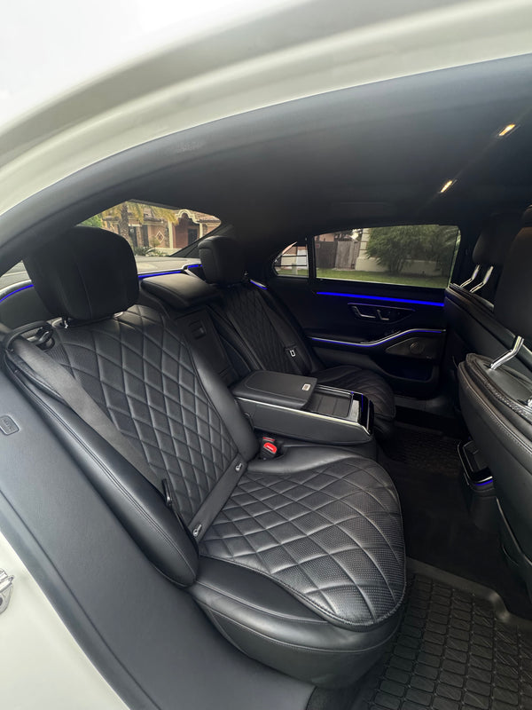 2022 Mercedes S580 two tone - interior - black mercedes s580