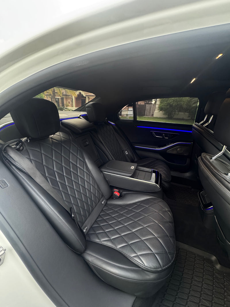 2022 Mercedes S580 two tone - interior - black mercedes s580