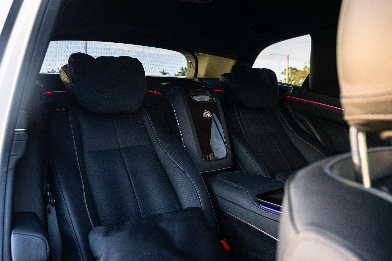 "Luxurious black leather car seats featuring ergonomic design and stylish details, ideal for enhancing comfort and elegance in high-end vehicles. Upgrade your automotive interior with these premium rear seats."