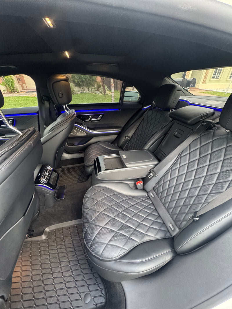 2022 Mercedes S580 two tone - interior - black mercedes s580